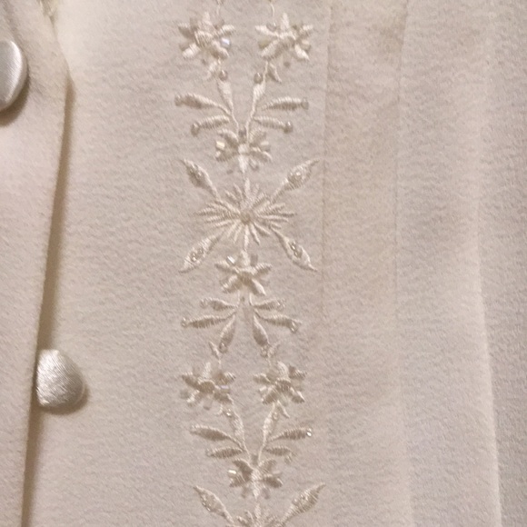 White dress suite - Picture 3 of 8